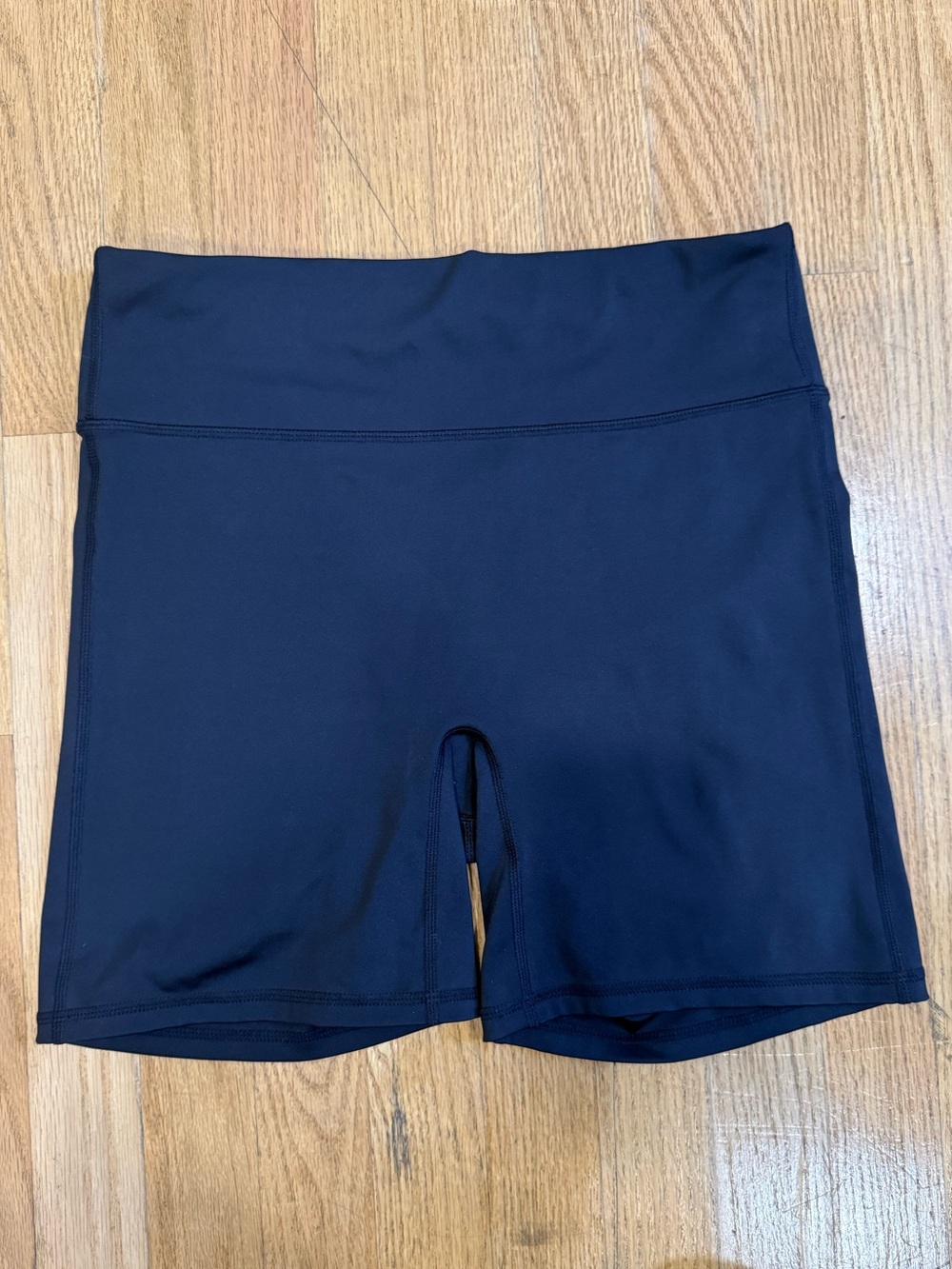 Fabletics Motion 365+ Bikers 6” - Black Size Large
